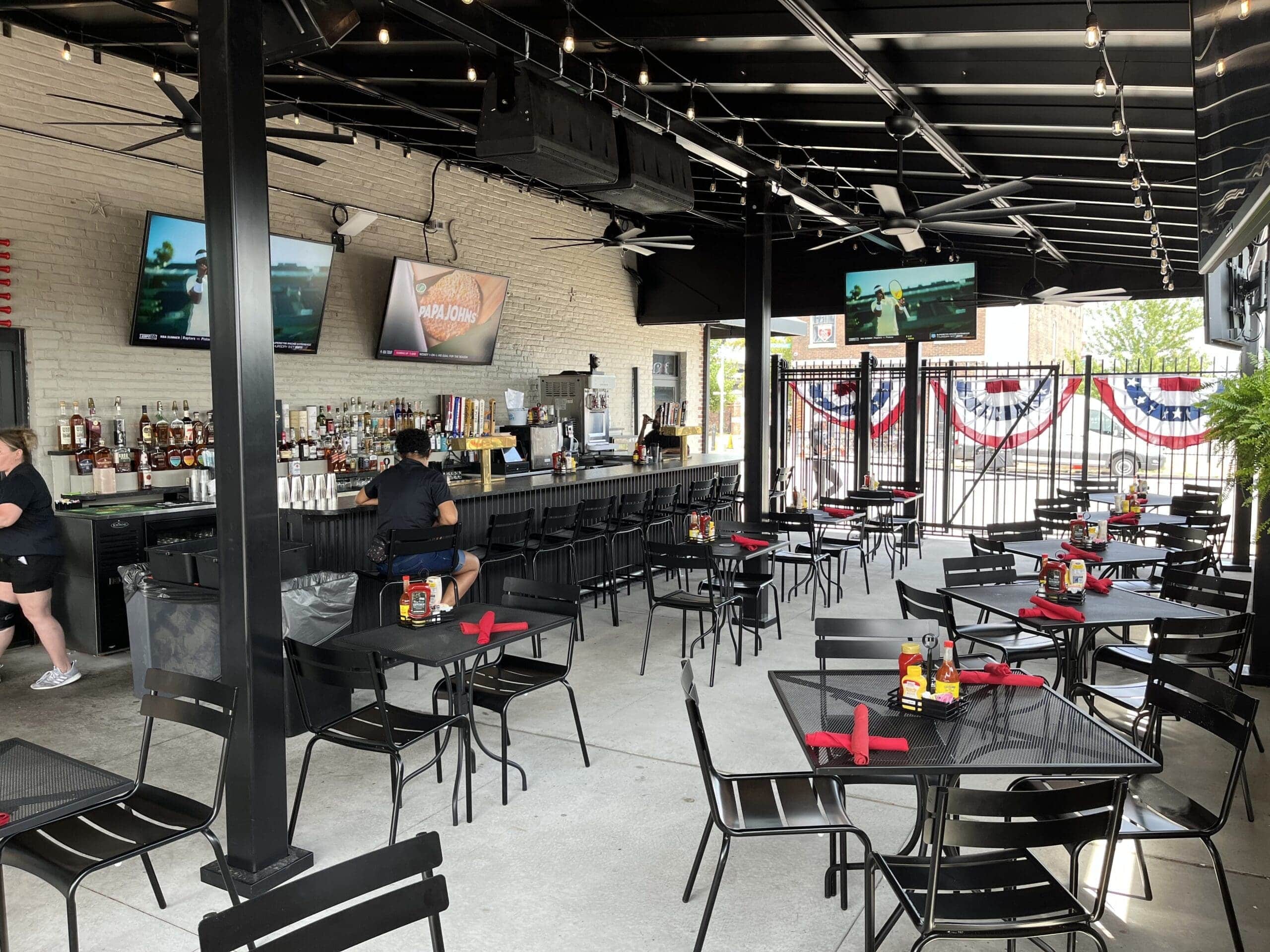 Billy's on Broadway Opens in St. Louis 2 Billy's on Broadway - Outdoor Bar