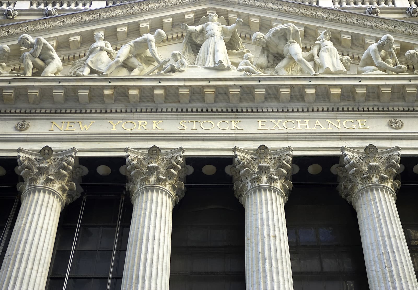 Wall Street Ends the Week in Rally Mode - Dec. 19, 2025