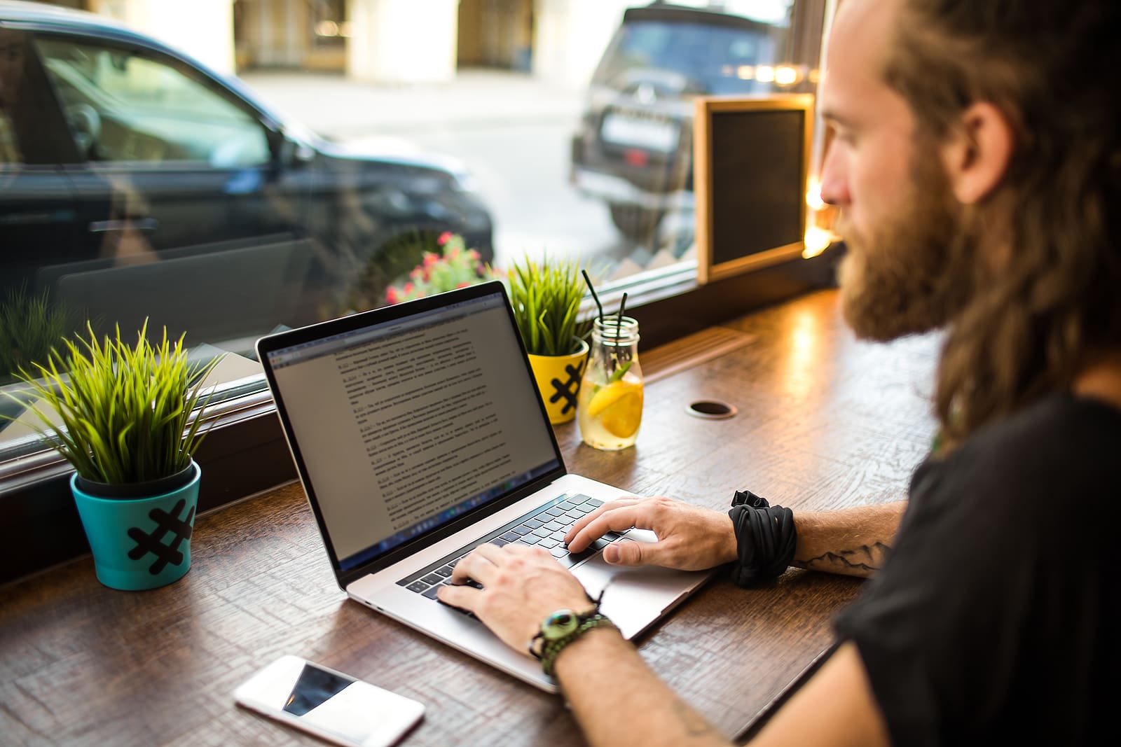 How to Turn Your Side Hustle into a Fully-Fledged Business