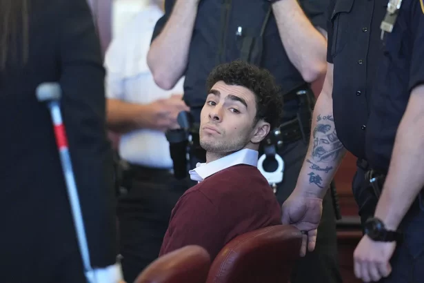 luigi mangione nyc court arraignment pool 07