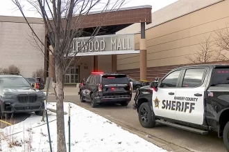 Maplewood Mall shooting leaves one man wounded