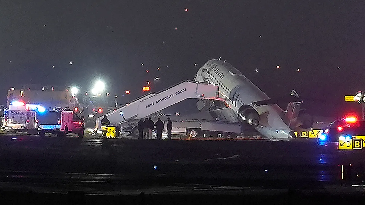 laguardia plane crash fire truck
