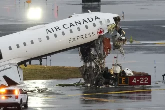 plane crash laguardia nyc fox news 016